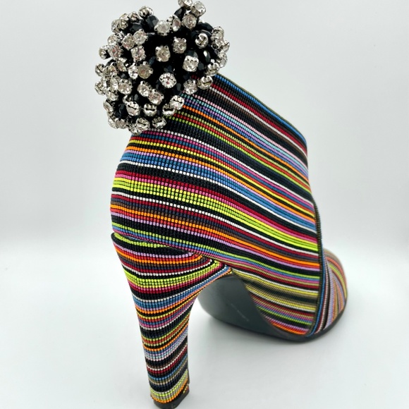 Pair of sparkling aggregates to embellish shoes, jackets or hats. Black & White. - Picture 5 of 16